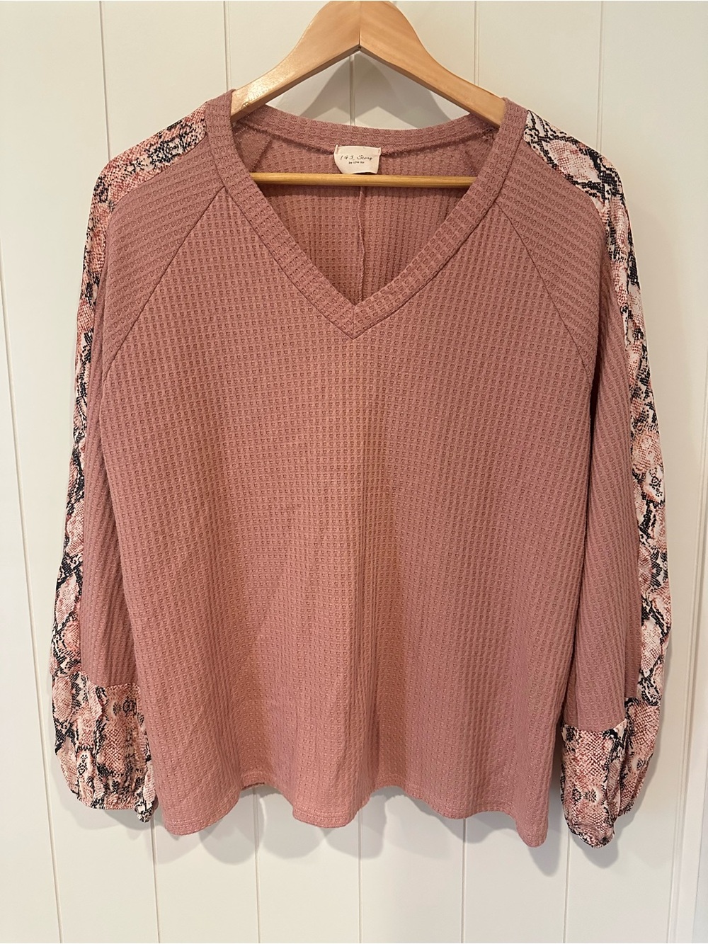 1.4.3. Story by Line Up Blush Pink Waffle Knit Top Snake‎ Print Women’s Medium